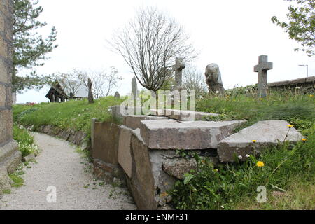 cimetière de madron avec tombes, pierres de tête et monuments commémoratifs Banque D'Images