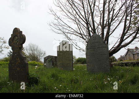 cimetière de madron avec tombes, pierres de tête et monuments commémoratifs Banque D'Images