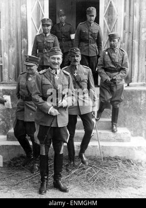 MANNERHEIM CARL (1867-1951) chef militaire finlandais avec son personnel à propos de 1940 Banque D'Images
