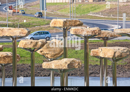 La sculpture des pierres du jurassique et design à l'entrée de l'étang glacé à Weymouth, Dorset,Côte Jurassique. Projet d'art,2012 Paralympiques olympiques Banque D'Images