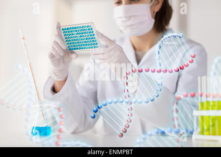 Close up of scientist effectuez des tests en lab Banque D'Images