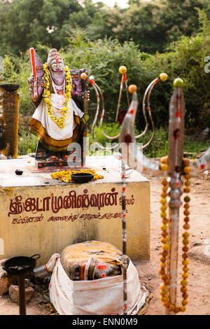 Un lieu saint le long de l'itinéraire spirituel d'Arunchala Girivalam encerclant Hill à Tiruvannamalai. Banque D'Images