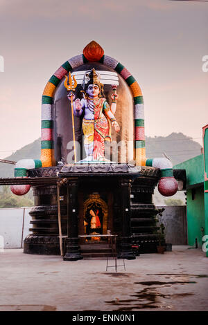 Un lieu saint le long de l'itinéraire spirituel d'Arunchala Girivalam encerclant Hill à Tiruvannamalai. Banque D'Images