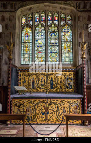 Royaume-uni, Angleterre, Ewelme. La Vierge Marie, l'église du 15ème siècle. Autel de Saint Jean Baptiste, cité médiévale de fragments de verre à vitre. Banque D'Images