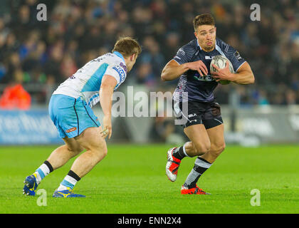 Swansea, Pays de Galles, Royaume-Uni. Le 08 mai, 2015. Guinness Pro12, le rugby, le Balbuzard contre Glasgow. Les balbuzards Rhys Webb fait une pause : Action Crédit Plus Sport/Alamy Live News Banque D'Images