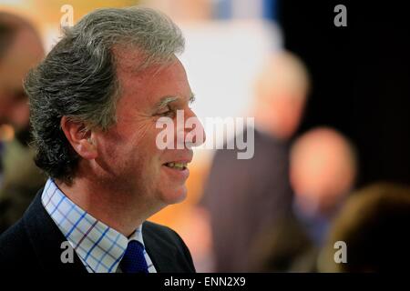 Dorchester, Dorset, UK. 8 mai 2015. Oliver Letwin, observant le comte de Dorset de l'Ouest où il a occupé son siège avec une majorité accrue. Oliver Letwin a été le ministre de la politique du gouvernement dans le gouvernement de coalition de David Cameron de 2010. Crédit : Tom Jura/Alamy Live News Banque D'Images