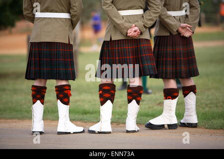 Trois soldats vêtus de kilts écossais Banque D'Images