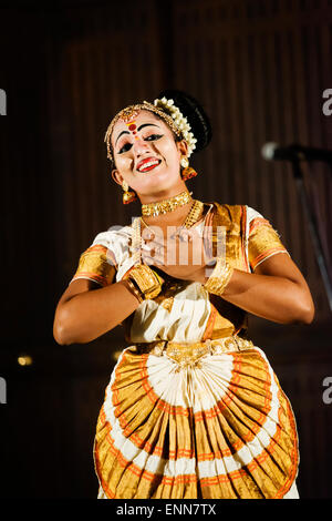 Spectacle de danse culturelle traditionnelle (Kerela Kathakali) à fort Kochi. Banque D'Images