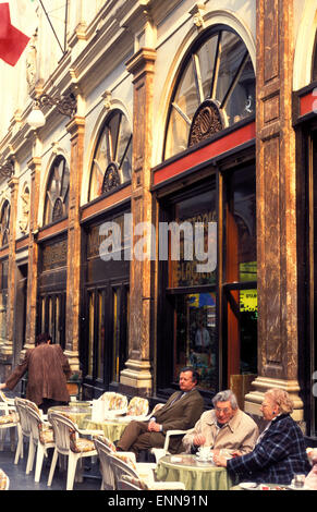 BEL, Belgique, Bruxelles, café dans le centre commercial Galeries Royales Saint-Hubert. BEL, Belgien, Bruessel, Café in der Ladenpassa Banque D'Images