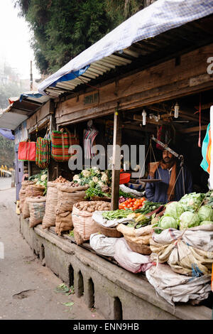 Un kiosque de légumes à Darjeeling. Banque D'Images