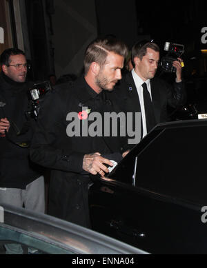 David Beckham, Victoria Beckham et Romeo Beckham arrivant à la boutique Burberry sur Regent Street pour la campagne festive Burberry avec Romeo Beckham David Beckham vedette : où : London, Royaume-Uni Quand : 03 Nov 2014 Banque D'Images