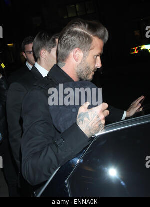 David Beckham, Victoria Beckham et Romeo Beckham arrivant à la boutique Burberry sur Regent Street pour la campagne festive Burberry avec Romeo Beckham David Beckham vedette : où : London, Royaume-Uni Quand : 03 Nov 2014 Banque D'Images