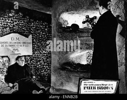 Le Père Brown, Polynésie, 1954 aka : Die seltsamen Wege des Pater Brown, Regie : Robert Hamer, acteurs : Alec Guinness Banque D'Images