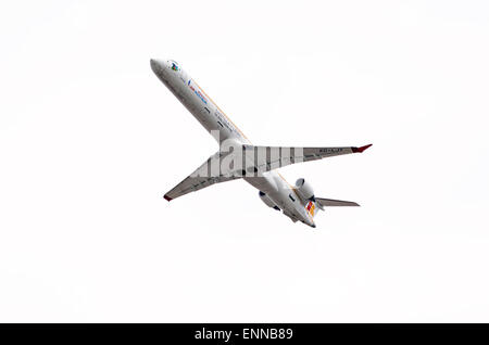 -Avions Bombardier Canadair CRJ-1000-, -d- Air Nostrum, compagnie aérienne est décoller de -Madrid-Barajas Aéroport- Adolfo Suarez. Banque D'Images