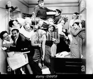 A Night at the Opera, USA, 1935 aka : Die Marx Brothers in der Oper, alias : Skandal dans der Oper, Regie : Sam Wood, acteurs : Harpo Banque D'Images