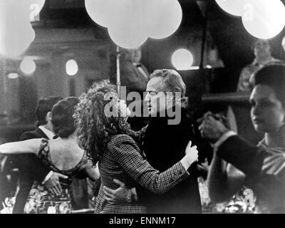 LAST TANGO IN PARIS (IT/FR 1972) MARIA SCHNEIDER, MARLON BRA Stock Photo -  Alamy