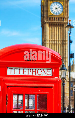 Cabine téléphonique rouge célèbre à Londres, Royaume-Uni Banque D'Images