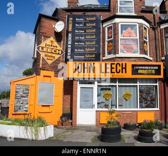 Manchester, UK. 9e mai 2015. Trente-six heures après la fin du vote à l'élection générale le Libdem bureau de campagne à Chorlton est vide. Les LibDems ont lutté avec acharnement pour conserver leur siège, Manchester Withington a remporté en 2005 et 2010, mais ont été battus par les travailleurs, qui a remporté 54  % des voix contre 24  % par le LibDems. Le Libdem résultat a été reflétée dans l'ensemble du pays, remportant seulement 8 sièges en tout. Élection générale LibDems Withington Manchester perdre Crédit : John Fryer/Alamy Live News Banque D'Images