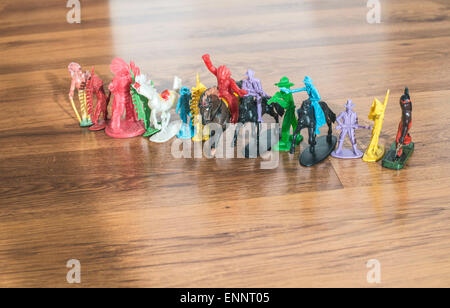 Figures miniatures jouets sur le plancher backlight Banque D'Images