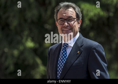 Barcelone, Catalogne, Espagne. 8 mai, 2015. ARTUR MAS, Président de la Generalitat de Catalogne, attend le premier ministre Espagnol Mariano Rajoy lors d'une réunion avec les dirigeants du secteur automobile à Barcelone © Matthias Rickenbach/ZUMA/ZUMAPRESS.com/Alamy fil Live News Banque D'Images