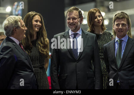 Barcelone, Catalogne, Espagne. 8 mai, 2015. MARIANO RAJOY, Premier Ministre d'Espagne, visite le stand de 'Mazda' au 'Barcelona International Motor Show' © Matthias Rickenbach/ZUMA/ZUMAPRESS.com/Alamy fil Live News Banque D'Images