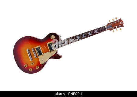 Belle guitare électrique sur le fond blanc. Banque D'Images