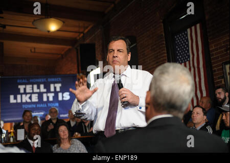 Dover, New Hampshire, USA. Le 08 mai, 2015. Le gouverneur du New Jersey et potentiel candidat présidentiel républicain Chris Christie est titulaire d'une "mairie" forum de Dover, New Hampshire. Credit : Julian Russell/Alamy Live News Banque D'Images