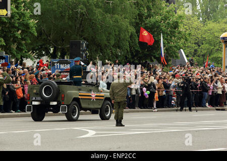 Donetsk, Ukraine. 09 mai, 2015. La revue de la victoire à Donetsk. Défilé militaire à l'occasion du 70e anniversaire de la grande victoire, 9 mai à Donetsk Crédit : Artem Povarov/Alamy Live News Banque D'Images