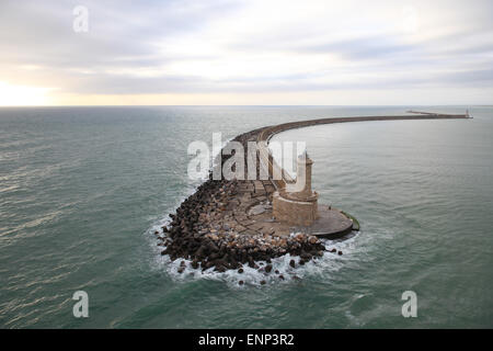 La défense de la mer brise-lames en pierre Banque D'Images