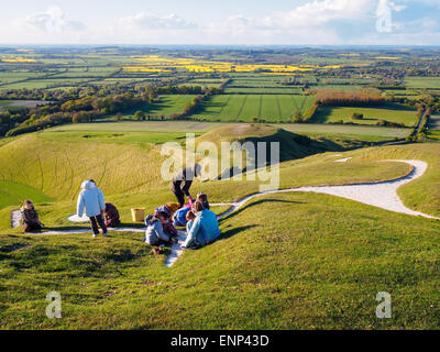 Remplacement de la craie sur le Cheval Blanc Uffington, Oxfordshire Banque D'Images