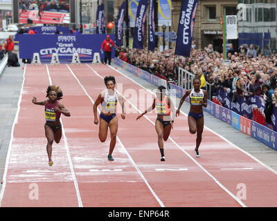 Manchester, Angleterre. 9 mai, 2015. Jessica Young gagne le 100m femmes Le Grand Manchester Jeux. Jardinier anglais, Ashleigh Nelson et Bianca Williams a aussi participé. Photo : Alamy Live News/ Simon Newbury Banque D'Images