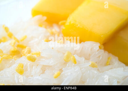 Avec Mango sticky rice, dessert thaïlandais Banque D'Images