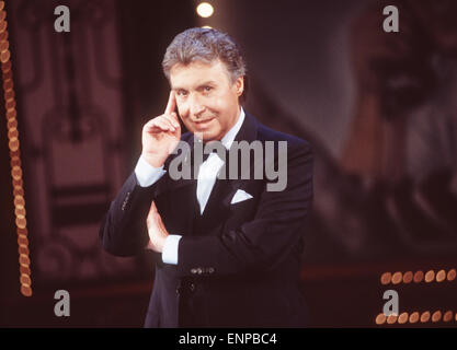 Acteurs et Actrices und der Wiener Sänger Peter Alexander in den 1990er Jahren. Acteur autrichien, chanteur et artiste Peter Alexander Banque D'Images