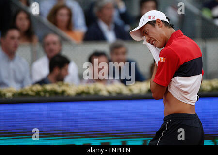 Madrid, Espagne. 09 mai, 2015. Kei Nishikori en action contre Andy Murray en finale de l'Open de tennis de Madrid. Credit : Jimmy Whhittee/Alamy Live News Banque D'Images