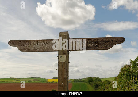 Un droit de passage à thruxton signpost près de Andover hampshire angleterre Banque D'Images