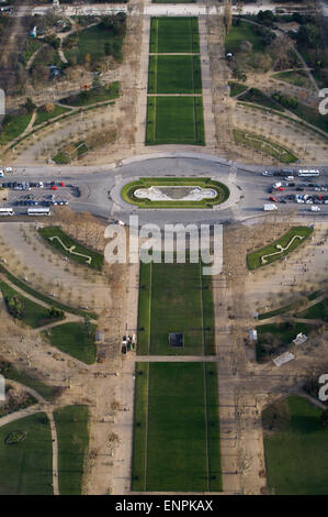 Ariel sur Paris de la Tour Eiffel, Paris, France à la recherche sur le parc du Champ de Mars Banque D'Images