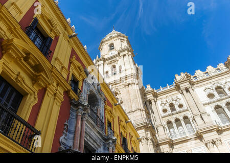 Malaga, Espagne. Cathédrale de l'Incarnation et Bishop's Palace (Palacio Episcopal) à Bishop place (Plaza del Obispo) Banque D'Images