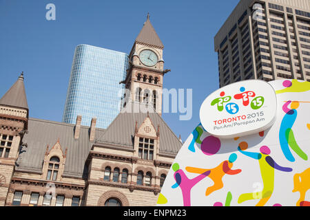 TORONTO - Le 5 mai 2015 : Le panneau publicitaire de la Pan Am 2015/ Parapanaméricains situé au Nathan Phillips Square, qui est d'être Banque D'Images