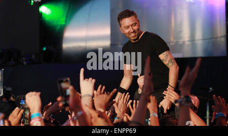 Las Vegas, Nevada, USA. 9 mai, 2015. Tim McIlrath chanteur du groupe de rock hardcore Rise Against joue sur la scène principale le jour 2 de Rock in Rio à la ville de Rock à Las Vegas, Nevada. Crédit : Marcel Thomas/ZUMA/Alamy Fil Live News Banque D'Images