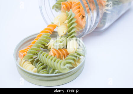 Préparer les pâtes fusilli multicolore pour une cuisine, stock photo Banque D'Images