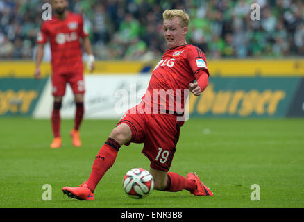 Moenchengladbach, Allemagne. 09 mai, 2015. Leverkusen's Julian Brandt en action au cours de la Bundesliga match de foot entre Borussia Moenchengladbach et Bayer Leverkusen Borussia Moenchengladbach en Allemagne, dans le parc, 09 mai 2015. Gladback gagné 3-0. Photo : FEDERICO GAMBARINI/dpa/Alamy Live News Banque D'Images