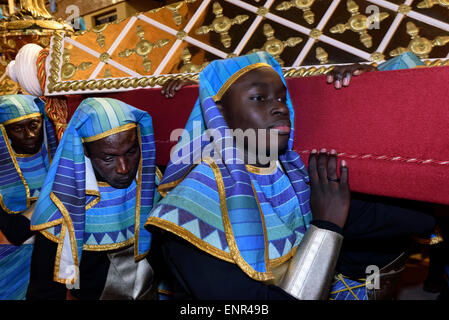 Discours du Trône un Vendredi saint procession de la Semana Santa (semaine sainte) dans la région de Lorca, Murcie, Espagne Banque D'Images