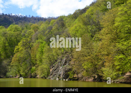 Petit lac à Dilidjan, Arménie Banque D'Images