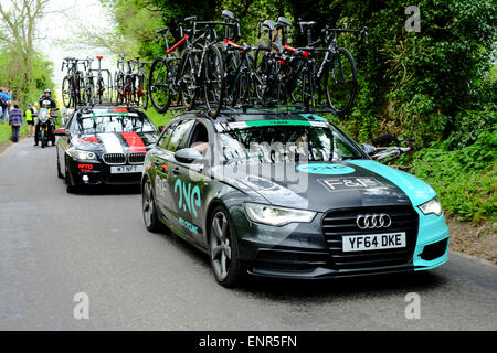 Team Wiggins' est l'une des 11 équipes pro-vélo course à travers south Wiltshire Wiltshire Cycle' Grand Prix elite avec 120 cavaliers qui fait partie de la British Cycling Route National Race Series. Commence à Salisbury's Guildhall Square, avant de se rendre à Wilton et dans la magnifique campagne du Wiltshire du sud. Banque D'Images