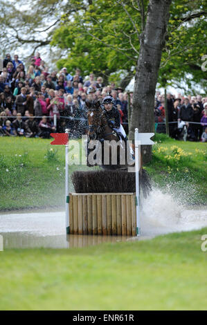 Badminton, Gloucestershire. 9 mai, 2015. Mitsubishi Motors Badminton Horse Trials 2015. Badminton, Angleterre. Grand Chelem Rolex et une partie de la FEI série 4star. Les dirigeants de jour 3 de 4 Ben Hobday (GBR) équitation Mulrys Erreur pendant la phase de cross-country : Crédit Julie Priestley/Alamy Live News Banque D'Images