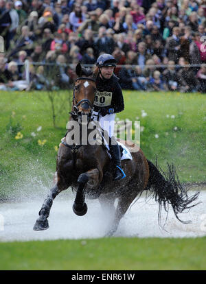 Badminton, Gloucestershire. 9 mai, 2015. Mitsubishi Motors Badminton Horse Trials 2015. Badminton, Angleterre. Grand Chelem Rolex et une partie de la FEI série 4star. Les dirigeants de jour 3 de 4 Ben Hobday (GBR) équitation Mulrys Erreur pendant la phase de cross-country : Crédit Julie Priestley/Alamy Live News Banque D'Images