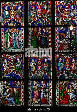 Depciting vitrail scènes dans la vie de Mère Marie Banque D'Images