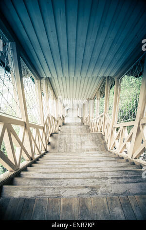 Escalier en bois vintage vue d'en haut Banque D'Images