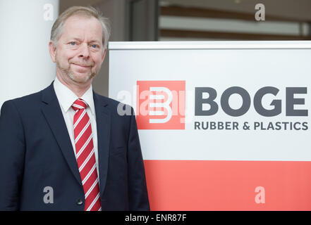 Damme, Allemagne. Le 08 mai, 2015. Torsten Bremer, le manager de Boge Caoutchouc et plastiques Groupe, pose à l'administration centrale à Damme, Allemagne, 08 mai 2015. Le fournisseur de pièces de voiture os Caoutchouc et plastiques groupe présente ses numéros d'affaires pour la première fois. L'année dernière, le consortium a été acquis par l'entreprise chinoise TMT, filiale de la société chinoise de la technologie de la construction de la RSE, fournisseur allemand ZF. Photo : FRISO GENTSCH/dpa/Alamy Live News Banque D'Images