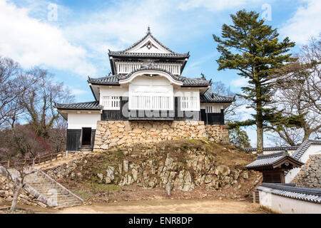 Le donjon principal du château japonais de Bitchu Matsuyama, AKA Takahashi. Restauré d'une ruine, c'est le plus haut château du Japon. Banque D'Images